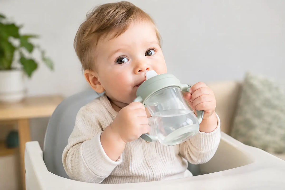 Gids eerste drinkbeker baby voor een fijne start