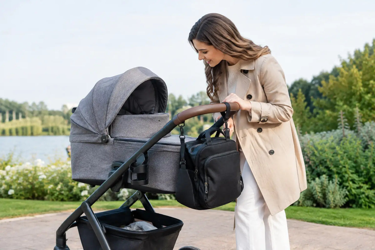 Gids kinderwagen accessoires kiezen, slim en veilig